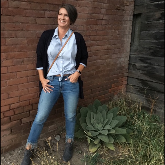 Meet your Posher - Picture 2 of 5